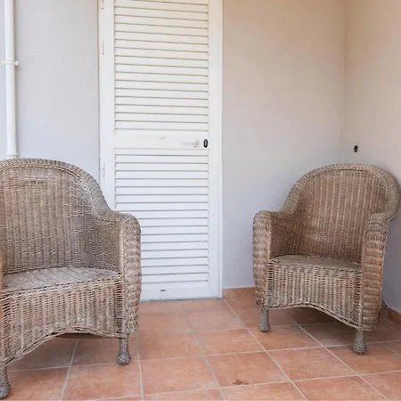 Five-bedroom In オレビック