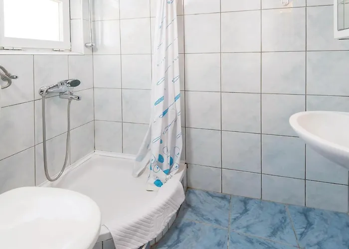 Five-bedroom In بيت للعطل