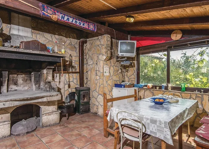 بيت للعطل Five-bedroom In أوروبيتش